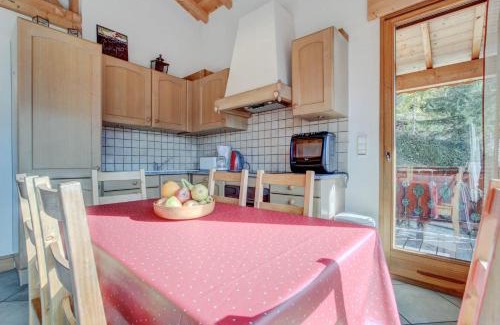 Morzine Ski Chalet | Rose et Chardon: Pet-Friendly Retreat with Pool Access