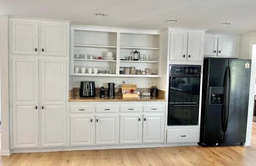 Thousand Oaks House | Rose Garden Home: 4-Bedroom Retreat with Spa & Offices