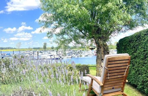Stevensweert House | Rose Garden: Family-Friendly Retreat for Memorable Stays