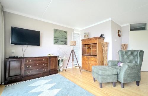 Stevensweert House | Rose Garden: Family-Friendly Retreat for Memorable Stays