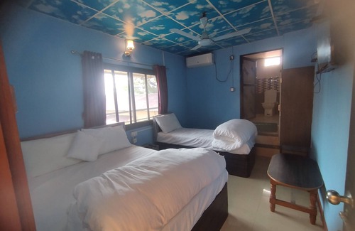 Butwal House | Cozy Rose Guest House: Family-Friendly with Breakfast Included