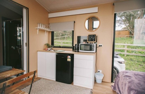 Neerim South House | Rose Hill: Guest Rated 9.6 with Pet-Friendly Amenities