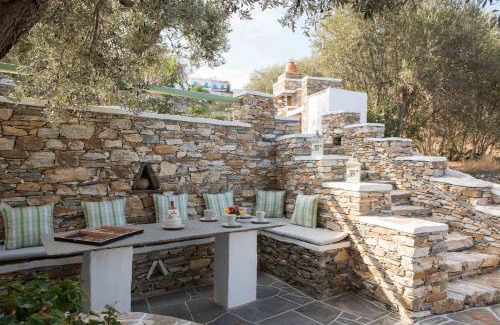 Apollonia House | Rose Home: Family-Friendly Retreat with Restaurant on-site
