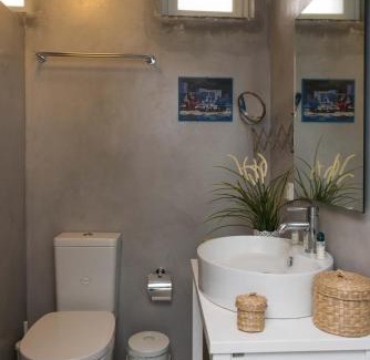 Apollonia House | Rose Home: Family-Friendly Retreat with Restaurant on-site