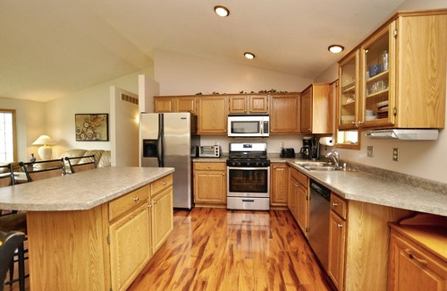 Glendale House | Rose House: 4 Bedroom Retreat Near Mayo Clinic, Pet Friendly