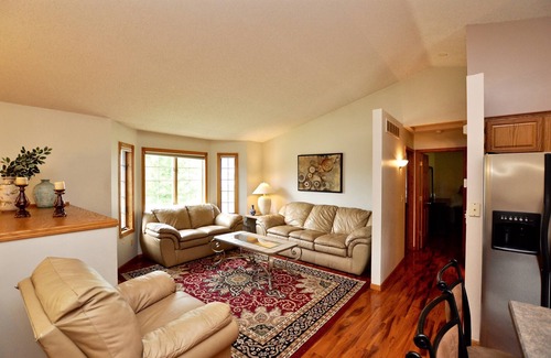 Glendale House | Rose House: 4 Bedroom Retreat Near Mayo Clinic, Pet Friendly