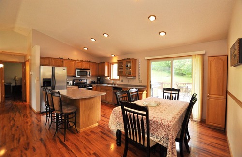 Glendale House | Rose House: 4 Bedroom Retreat Near Mayo Clinic, Pet Friendly