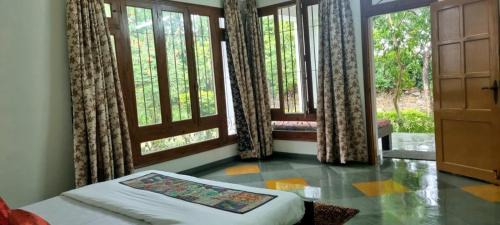 Bedla Villa | Premier Rose Farm Getaway: Pet-Friendly and Family-Centric