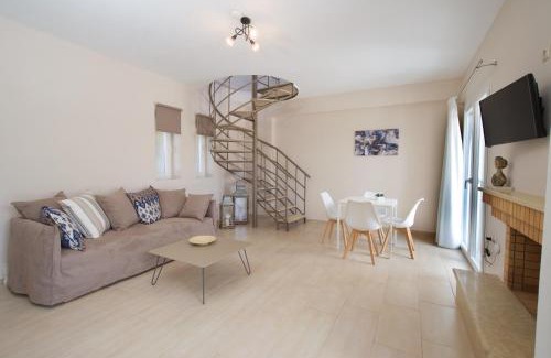 Razata Apartment | Elegant Rose Maisonette: 4-Star Retreat with 9.5/10 Rating