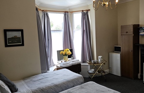 Peterborough House | Discover Rose Marie Guest House: Family-Friendly Retreat