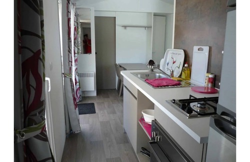 Ronce-les-Bains House | Cozy Mobilhome with Ocean View at La Pignade, Ronce les Bains