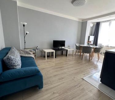 g.k. Strelbishte Apartment | Family-Friendly Rose's Apartment near Metro & Parks