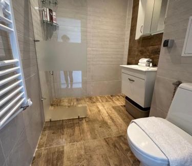g.k. Strelbishte Apartment | Family-Friendly Rose's Apartment near Metro & Parks