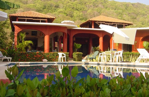 Troncones House | Experience Rose Suite at Casa Delfin Sonriente in Paradise