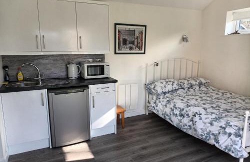 Trafford Apartment | Rose View: Cozy Private Bungalow for Families in Sale