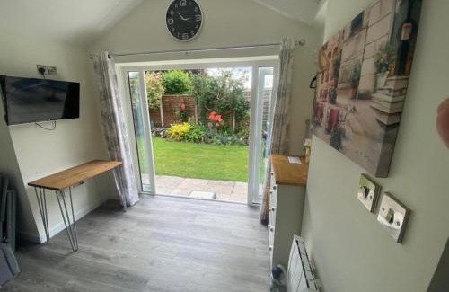 Trafford Apartment | Rose View: Cozy Private Bungalow for Families in Sale