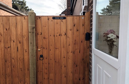 Trafford Apartment | Rose View: Private 1 Bed Bungalow with Breakfast & Kids' Amenities