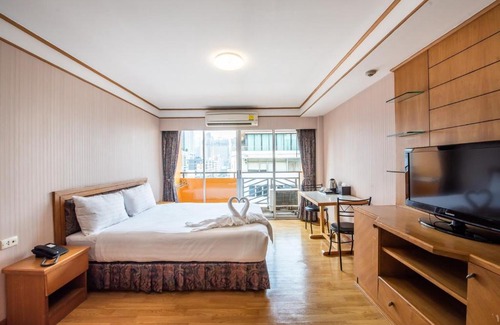 Rama 9 Apartment | Discover Roseate Ratchada: Family-Friendly & Accessible Stays