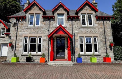 Pitlochry House | Roseburn: Unmatched Comfort with Pet-Friendly Amenities