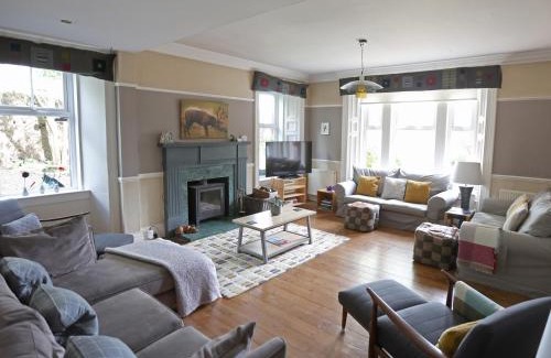 Pitlochry House | Roseburn: Unmatched Comfort with Pet-Friendly Amenities