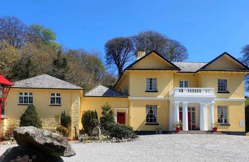 Liskeard House | Rosecraddoc Manor - Riverview: Family & Pet-Friendly Stay