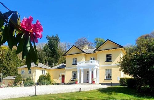 Liskeard House | Rosecraddoc Manor - Riverview: Family & Pet-Friendly Stay
