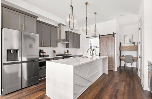 Hurwood Heights Condo | Inviting Rosedale Condo: 3BR, Near Broadway & GEODIS Park