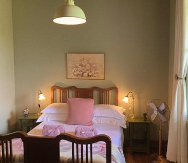 Swellendam House | Rosehaven Cottage: 4-Star Retreat with Pool & Pet Friendly