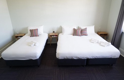 Granville Hotel | Welcoming Rosehill Hotel: Family-Friendly with Breakfast Included