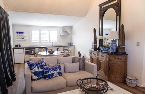 Karaka Apartment | Pet-Friendly Rosehill Park Stables: 4-Star Retreat in Karaka