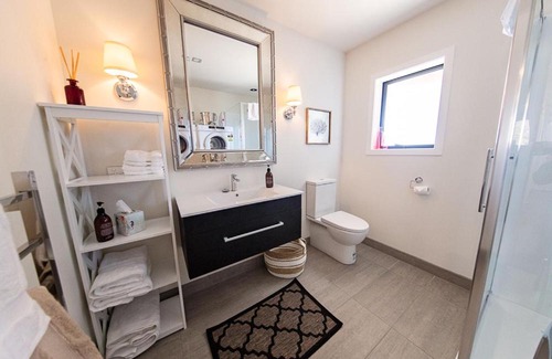 Karaka Apartment | Pet-Friendly Rosehill Park Stables: 4-Star Retreat in Karaka