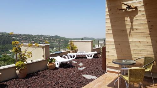 Kfar Vradim Apartment | Discover ROSEHILLS: Family-Friendly Retreat with Hot Tub