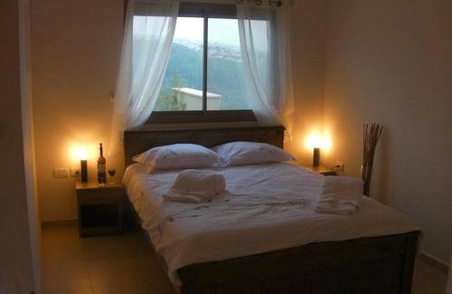 Kfar Vradim Apartment | Discover ROSEHILLS: Family-Friendly Retreat with Hot Tub