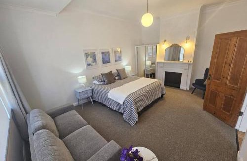 West Hobart House | RoseIris Cottage - City Charm in Central West Hobart