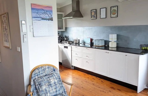 Erowal Bay House | Discover Rosella: Pet-Friendly Retreat Near Hyams Beach