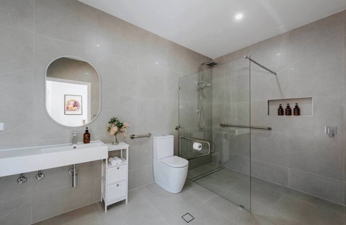 Central Mudgee House | Rosella Suite An Accessible Couples Retreat