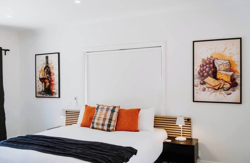 Central Mudgee House | Rosella Suite An Accessible Couples Retreat
