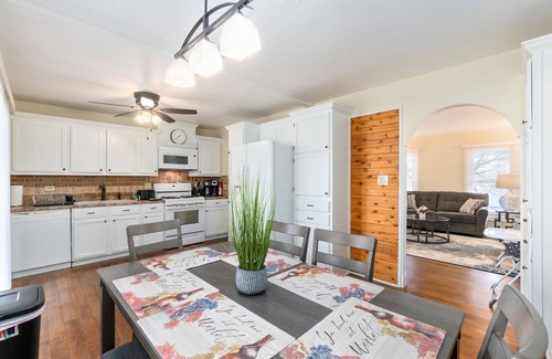 Roselle House | Cozy Roselle Rental: Family-Friendly with Pool & Breakfast