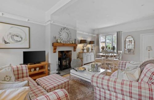 Rothley House | Discover Rosemary Cottage: A Cozy 4-Star Retreat