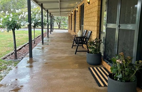 Dubbo East House | Rosemont Boutique Lodge - nestled in peaceful countryside in the heart of NSW.