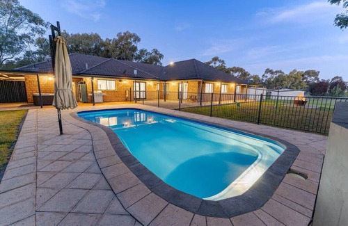 Dubbo East House | Rosemont Boutique Lodge - nestled in peaceful countryside in the heart of NSW.