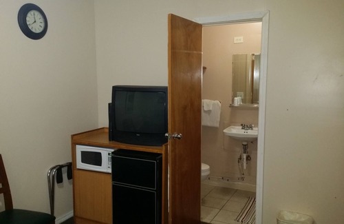 Bedford Hotel | Budget-Friendly Stays at Rosemount Motel with Breakfast & More