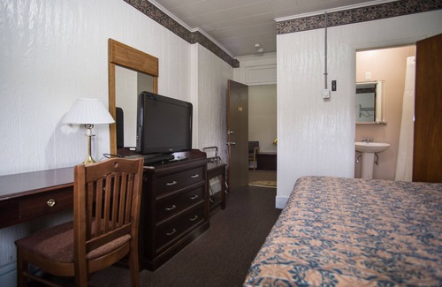 Bedford Hotel | Budget-Friendly Stays at Rosemount Motel with Breakfast & More