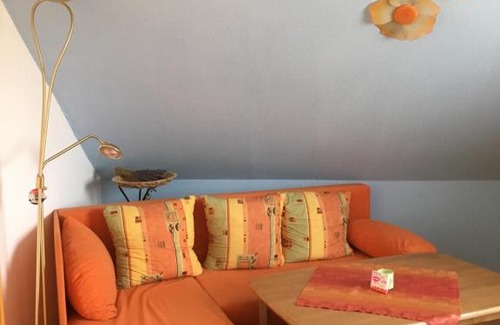 Ahnsbeck Apartment | Discover Rosengarten: Family-Friendly Retreat with 9/10 Rating