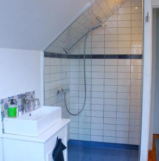 Svendborg Bed & Breakfast | Rosenhøj Bed and Breakfast: Oceanfront Retreat with Hot Tub