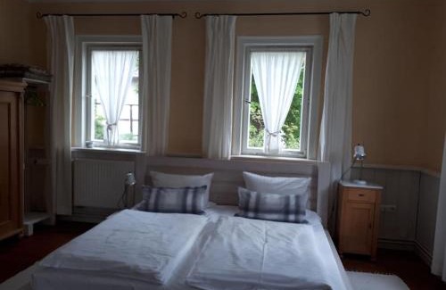 Meeder Apartment | Rosenhof: Family-Friendly Retreat with 9.2/10 Rating