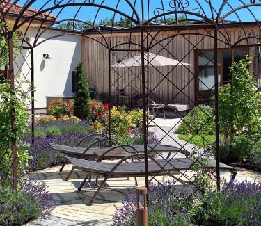 Strasswalchen Apartment | Rosenhof Salzburger Seenland: 4-Star Hotel with Pool & Spa