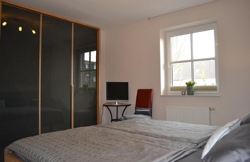 Busumer Deichhausen Apartment | Oceanfront Getaway at Rosenhof: Family-Friendly Retreat