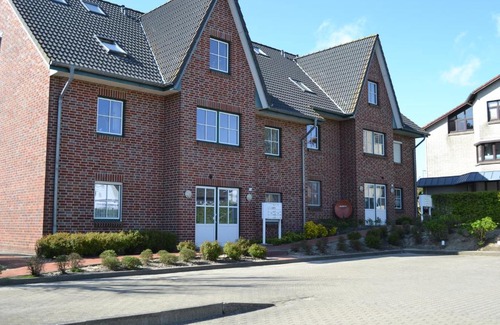 Busumer Deichhausen Apartment | Oceanfront Getaway at Rosenhof: Family-Friendly Retreat