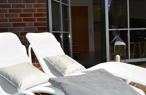 Busumer Deichhausen Apartment | Oceanfront Getaway at Rosenhof: Family-Friendly Retreat